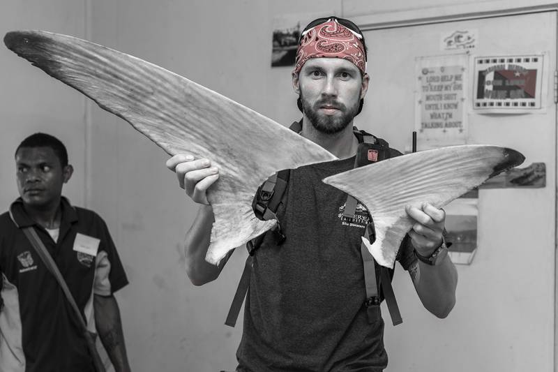 Robert Marc Lehmann mit Haiflossen